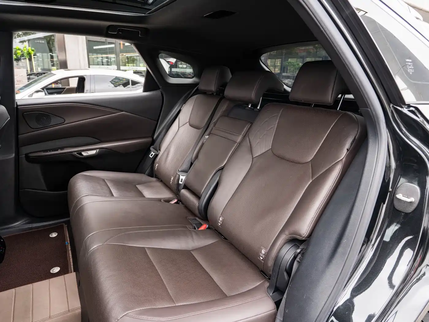 Фото 10 - Lexus RX