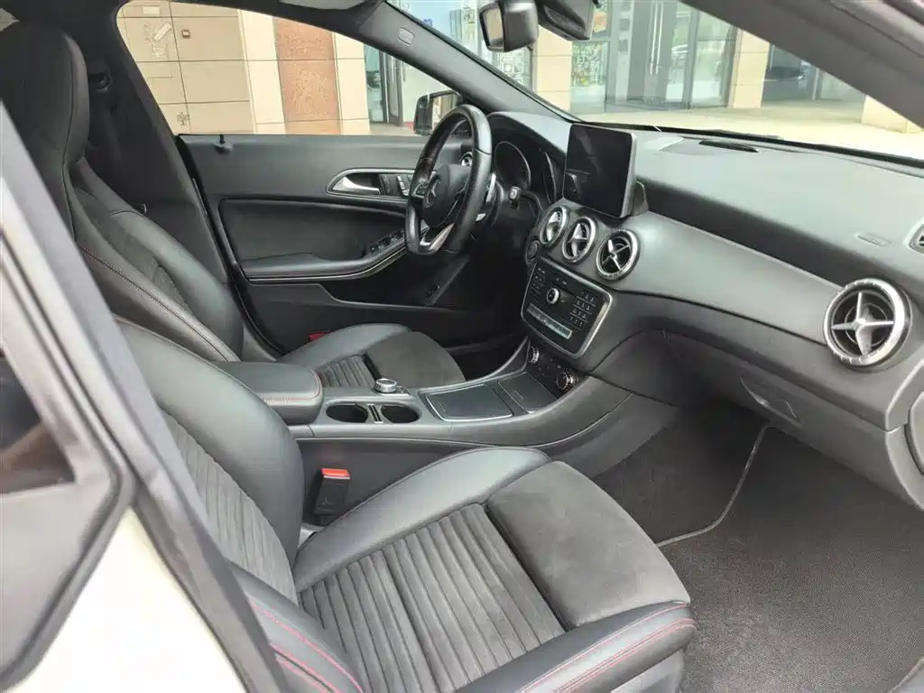 Mercedes-Benz CLA (Import) 2017 CLA 220 4MATIC фото 13