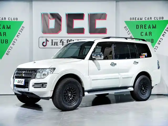 Mitsubishi Pajero (Import) — фото 1