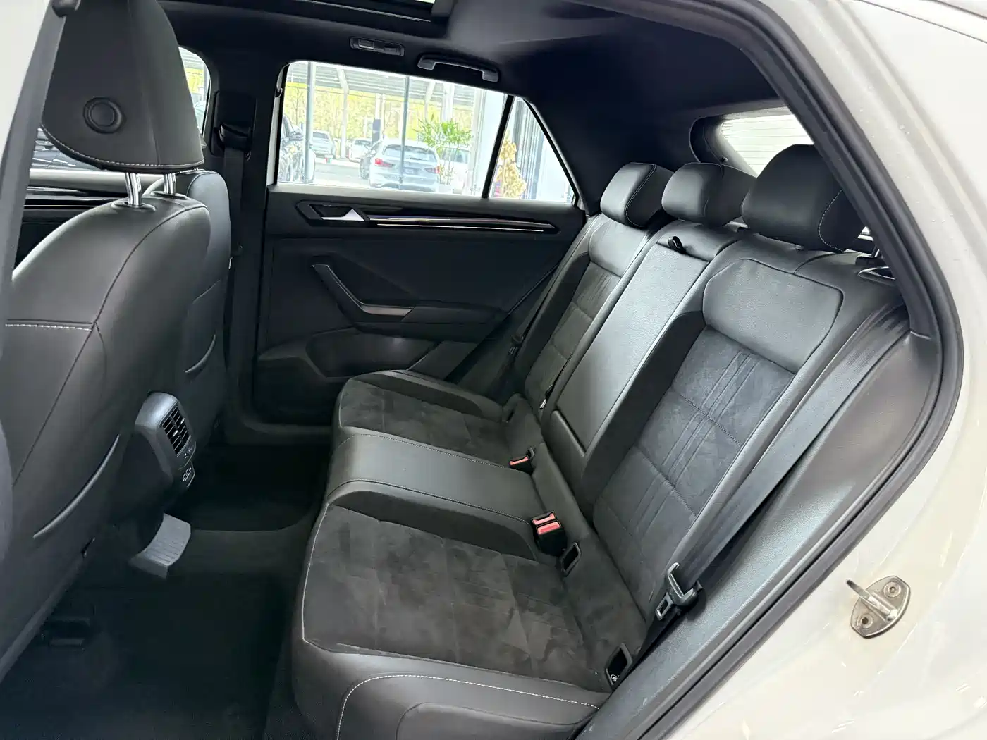 Volkswagen T-ROC 2021 Facelift 280TSI DSG 4WD Luxury Smart Connect Edition фото 14