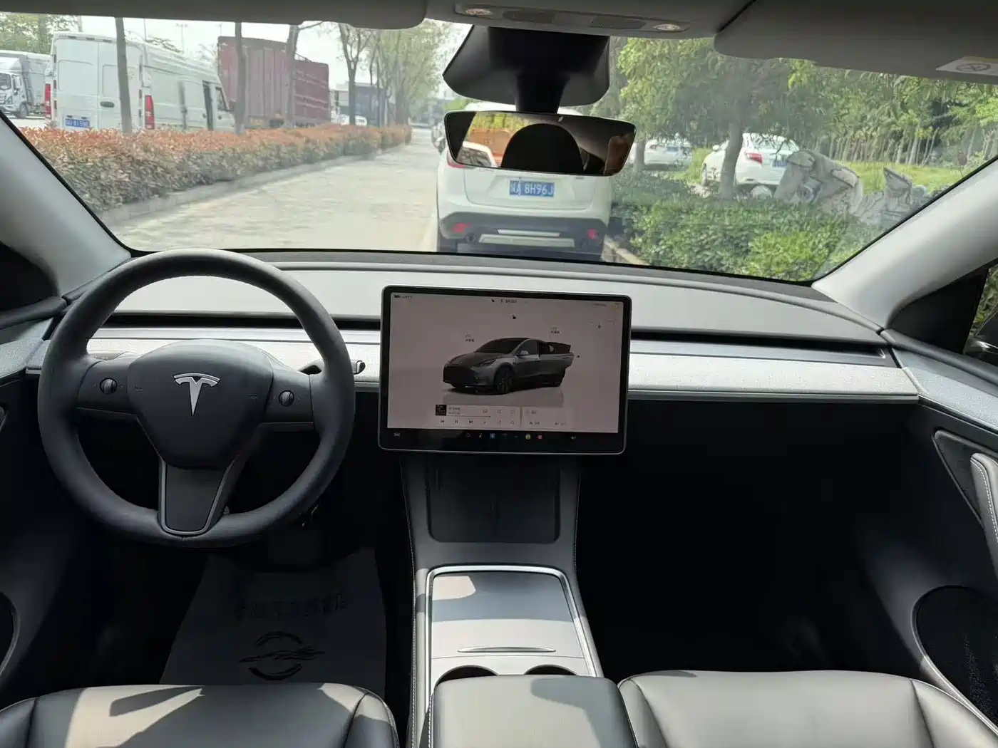 TESLA MODEL Y
