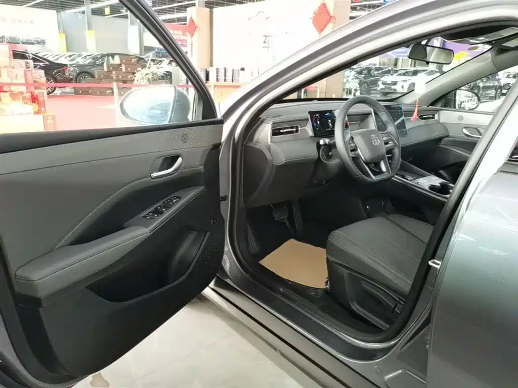 BYD Qin PLUS 2026 DM-i Smart Edition 128KM Progressive фото 16