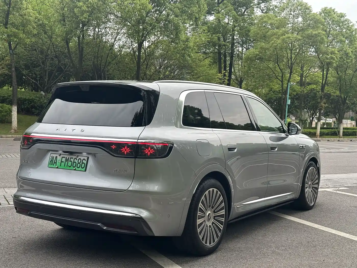 AITO Wenjie AITO M8 2025 Extended Range Ultra 53.4kWh 6-Seater фото 6