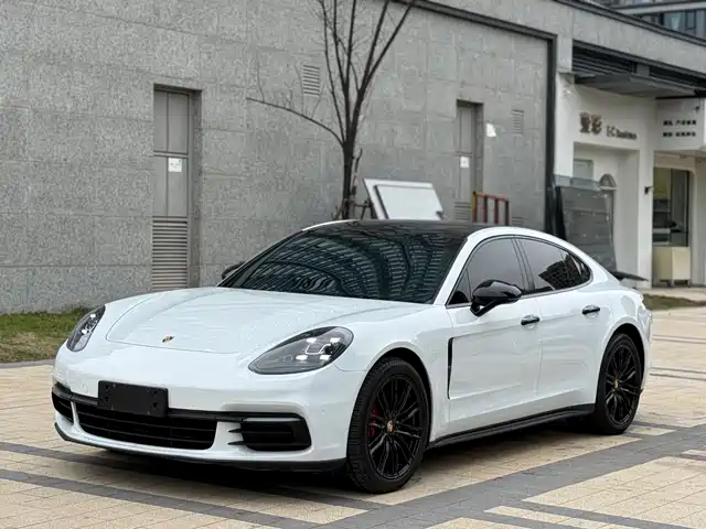 PORSCHE PANAMERA