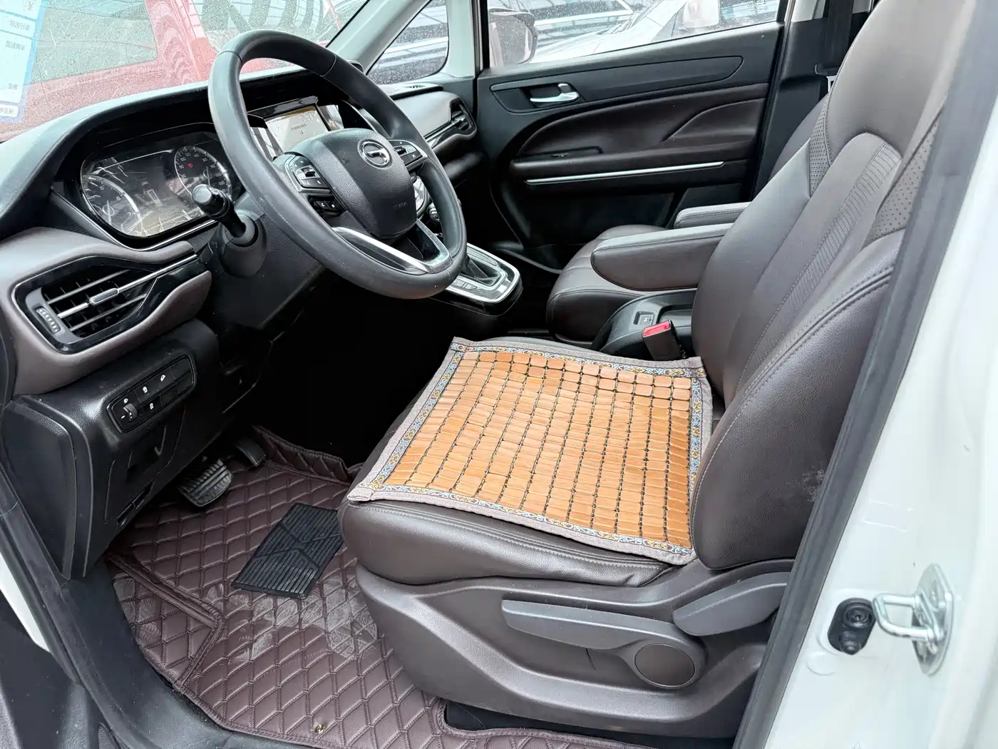 GAC Trumpchi Trumpchi M6 2019 270T Automatic Luxury (7-seater) China V фото 7