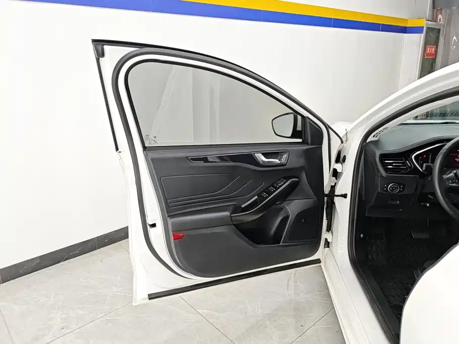 Фото 7 - Ford Focus