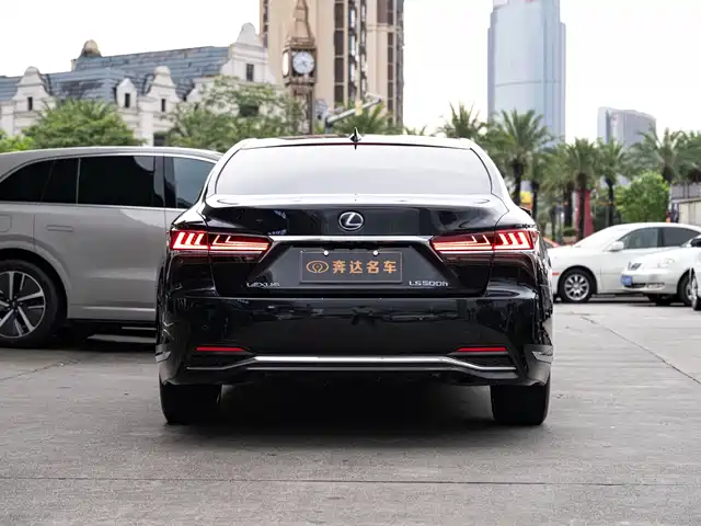 Lexus LS 2018 500h Executive Edition China V — фото 5