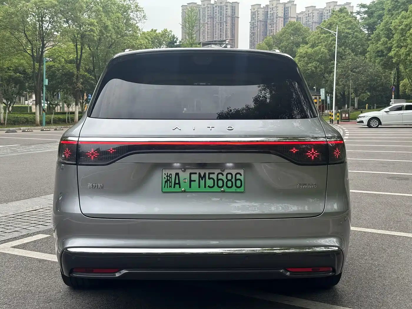 AITO Wenjie AITO M8 2025 Extended Range Ultra 53.4kWh 6-Seater фото 7
