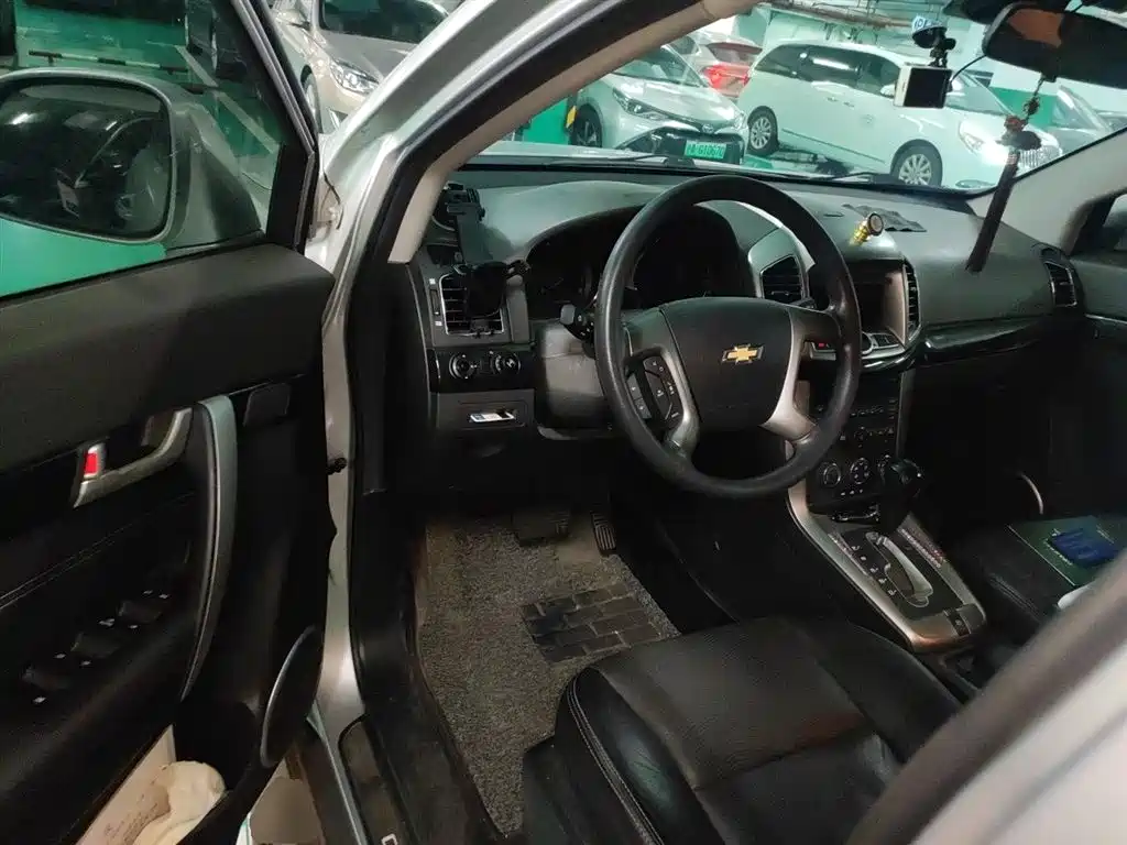 Chevrolet Captiva 2015 2.4L 2WD Urban Edition 7-seater фото 14