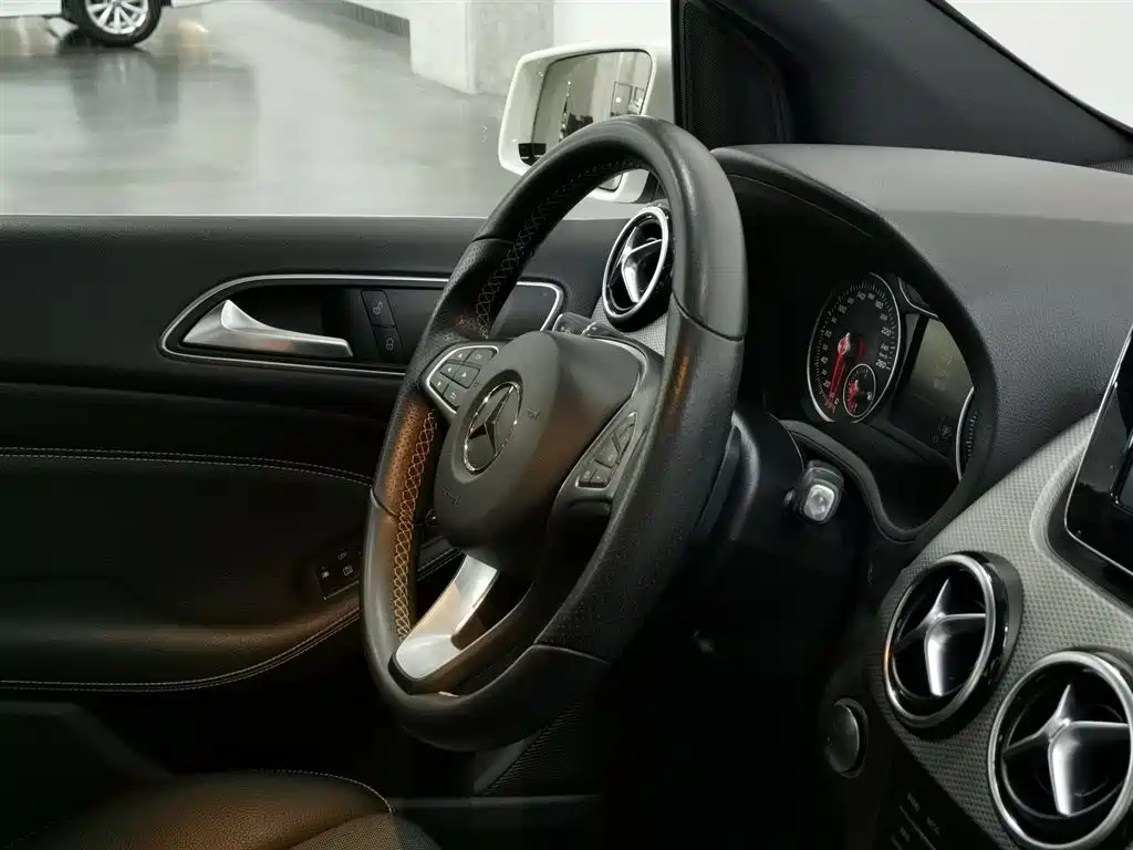 Mercedes-Benz B-Class 2015 B 200 Dynamic фото 22