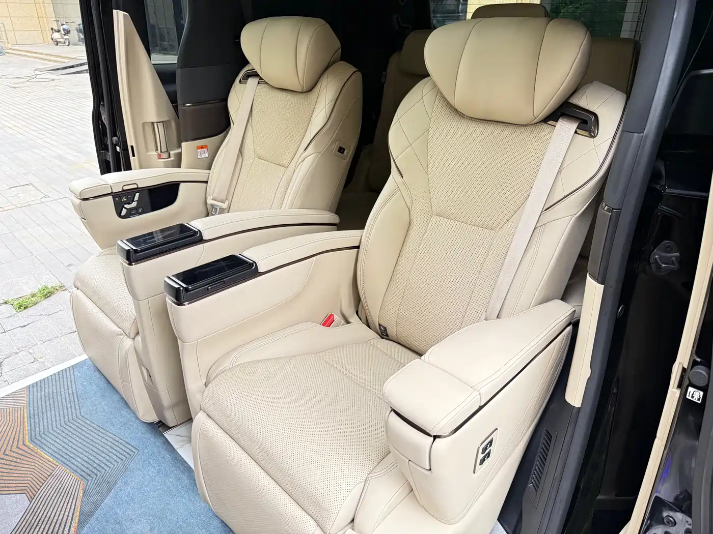 Toyota Alphard 2024 Hybrid 2.5L Prestige Edition фото 11