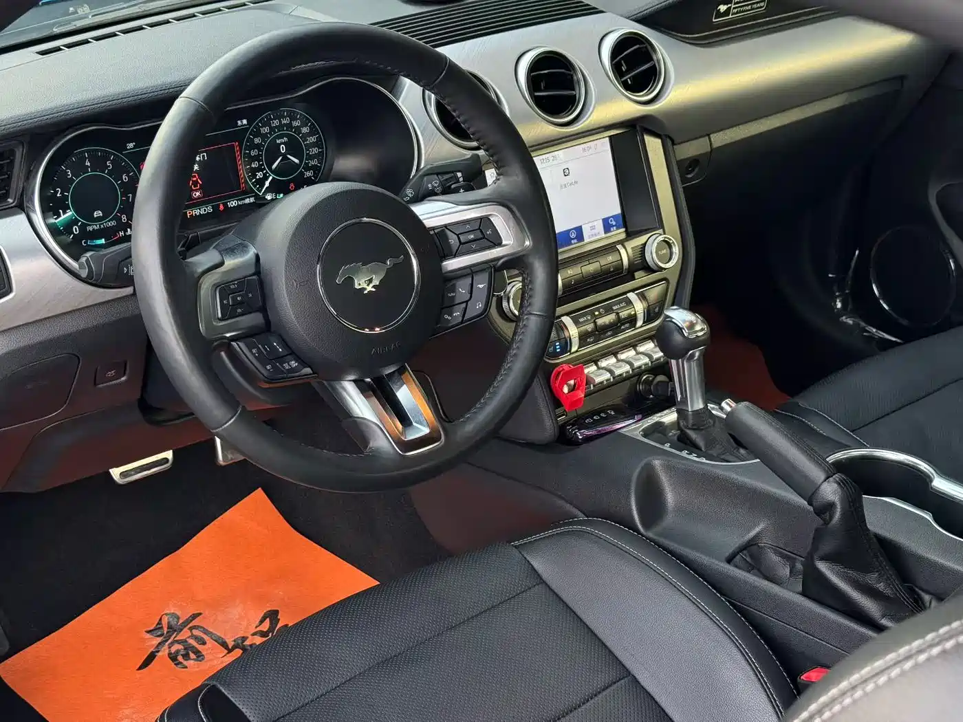 Фото 4 - Ford Mustang