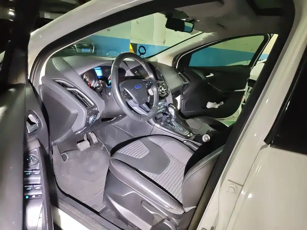 Photo 12 - Ford Focus