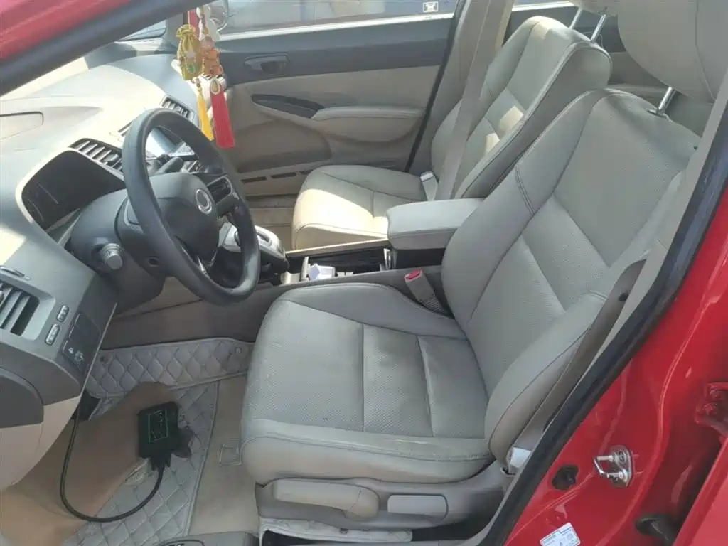 CIIMO CIIMO 2014 2012 1.8L Automatic