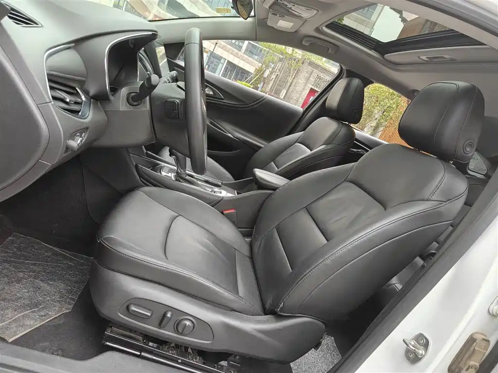 Chevrolet Malibu XL 2017 1.5T Auto Sport Edition фото 8