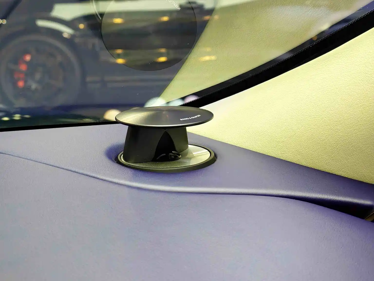 Фото 8 - Aston Martin DB11