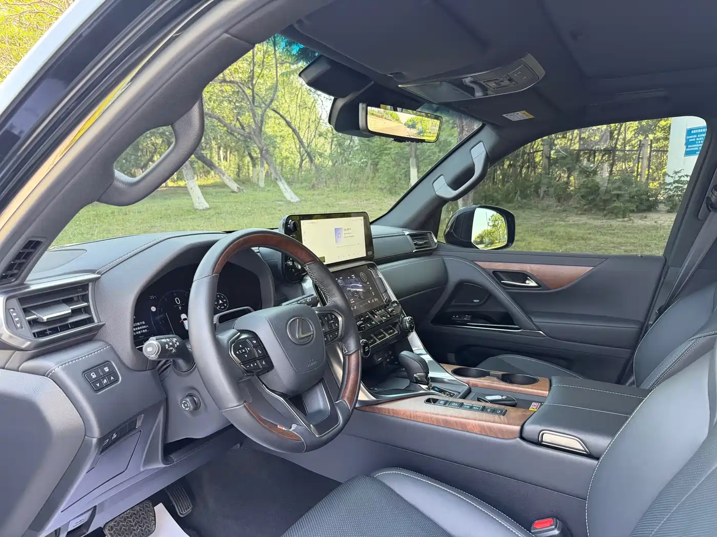 Lexus LX 2025 700h Boundary Edition фото 6