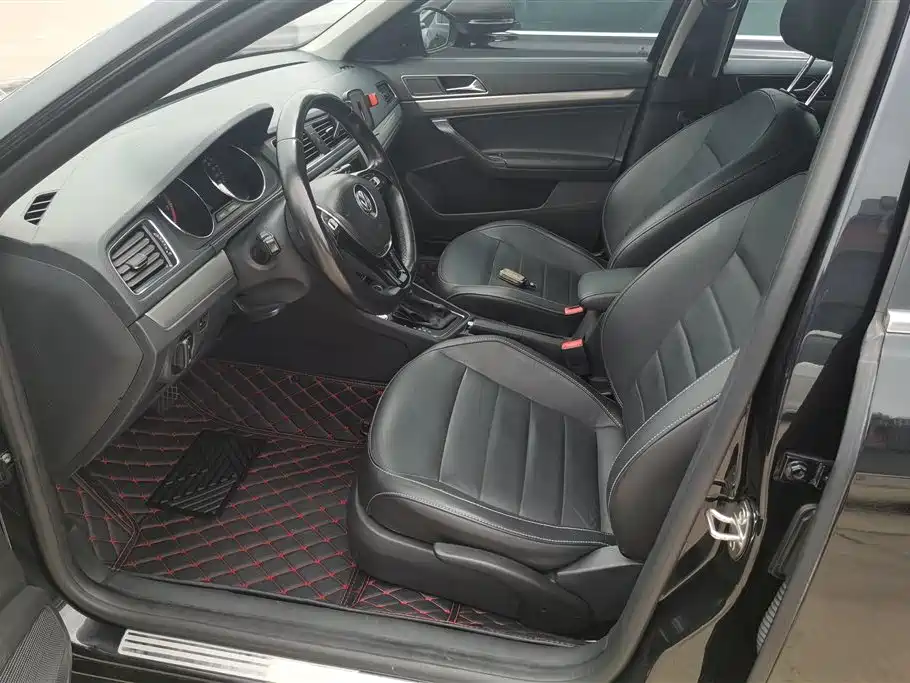 Volkswagen Lavida 2017 230TSI DSG Comfort Edition фото 9