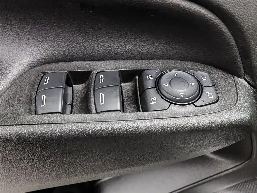 Chevrolet Equinox 2018 535T Automatic Galloping Edition фото 9