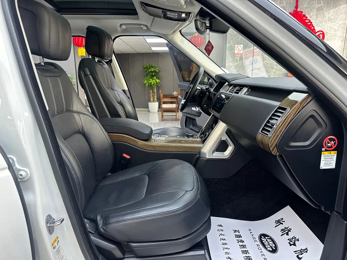 Land Rover Range Rover 2018 3.0 SC V6 Vogue SE Genesis Extended Edition фото 10