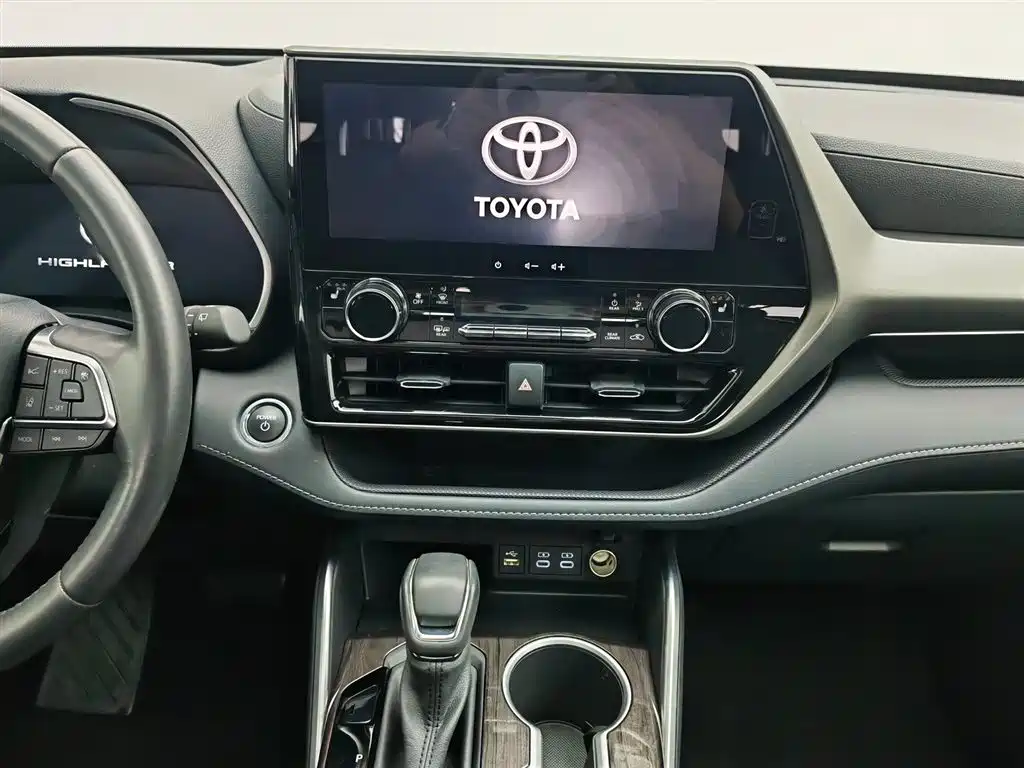 Toyota Highlander 2024 2.5L Smart Hybrid 4WD Premium 7-seater фото 12