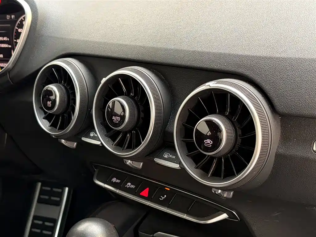 Audi TT 2015 TT Coupe 45 TFSI фото 31