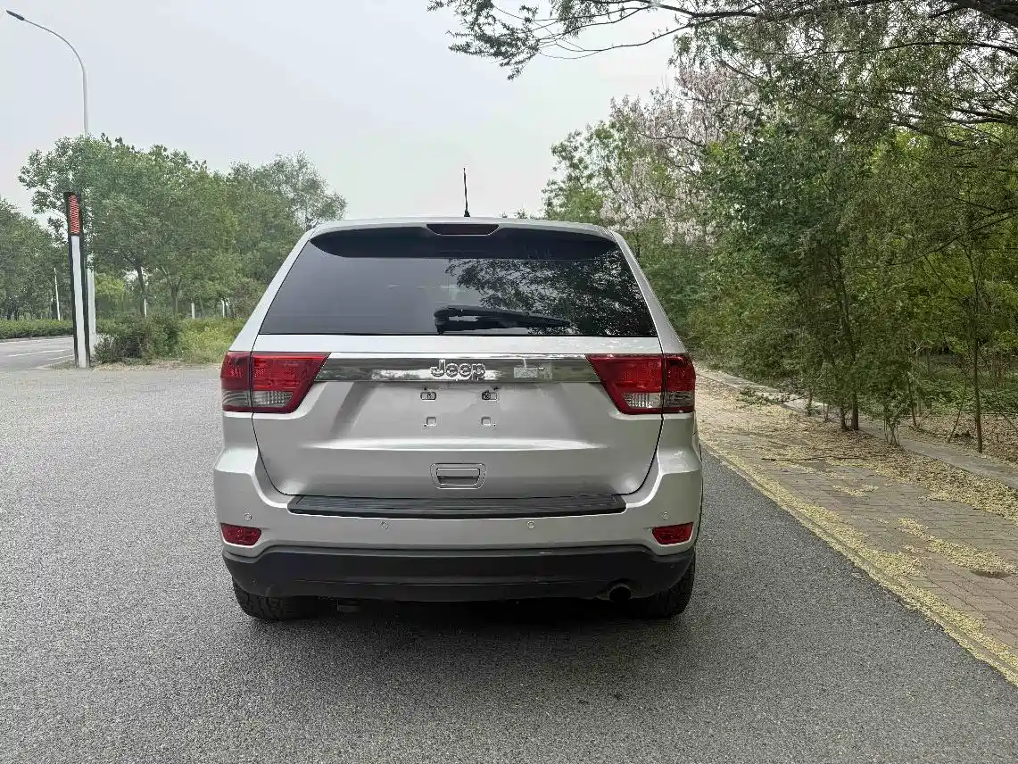 Jeep Grand Cherokee (Import) 2011 2011 3.6L Comfort Edition