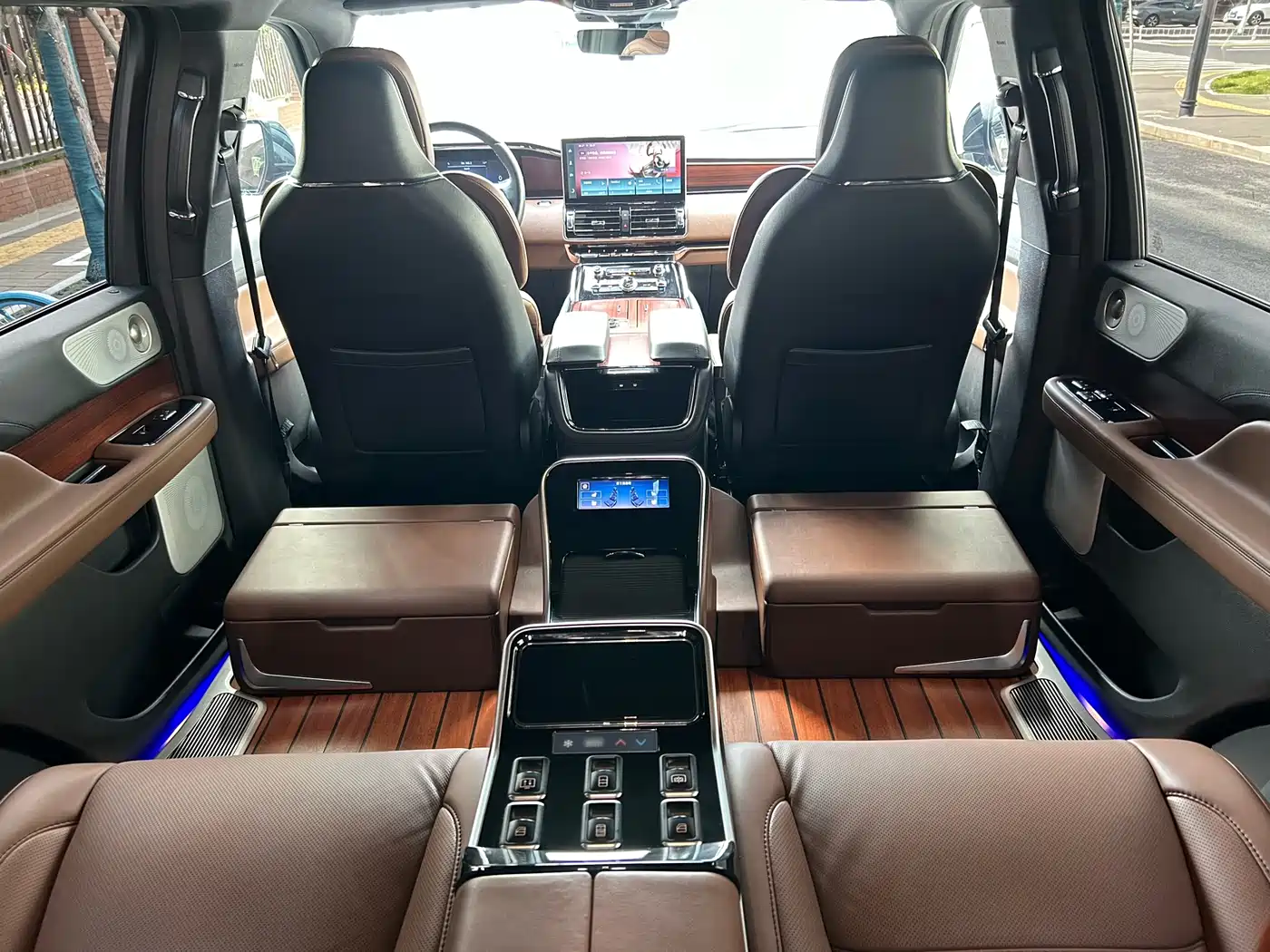LINCOLN NAVIGATOR