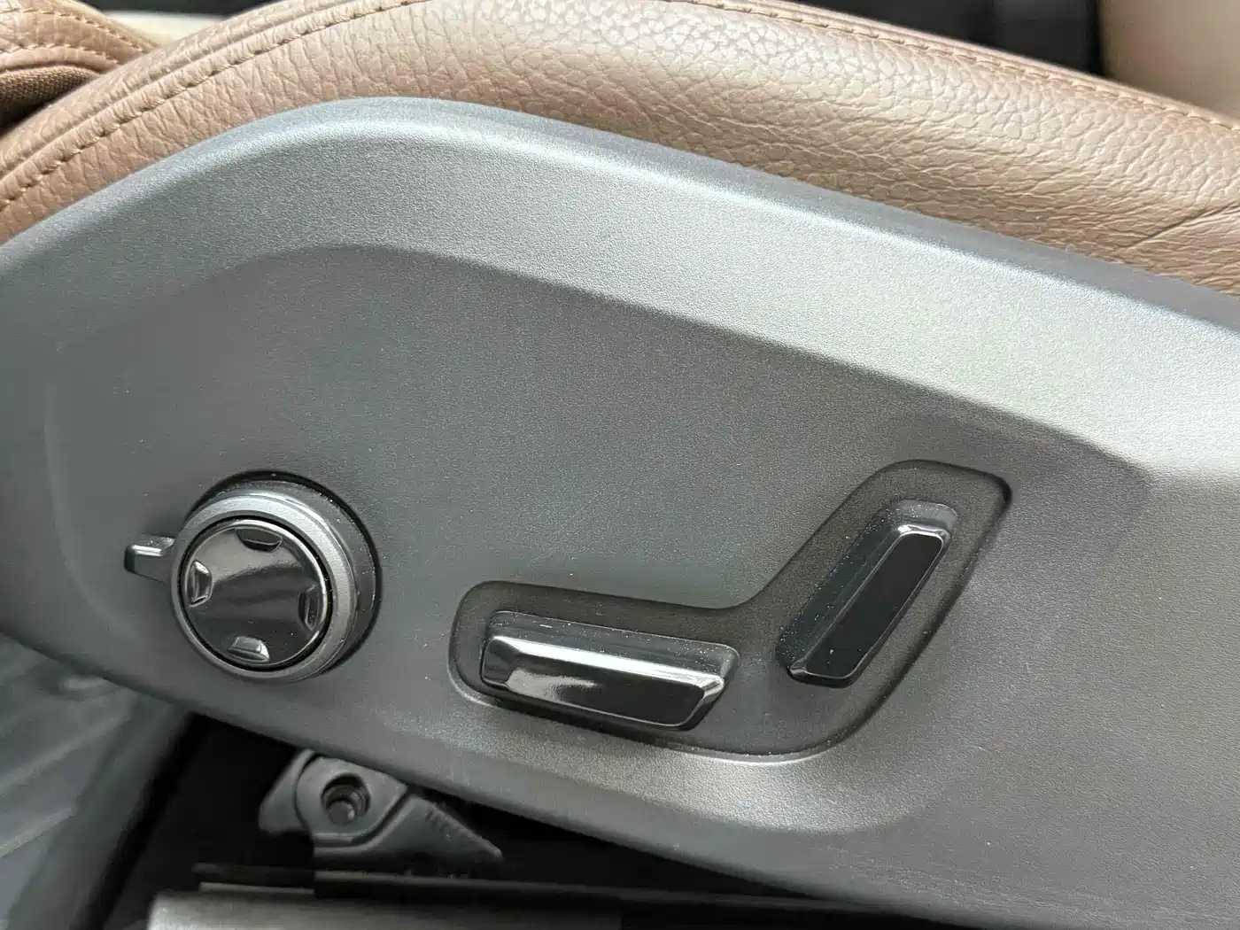 Volvo XC60 Plug-in Hybrid 2024 2024 T8 PHEV Long Range AWD Smart Elite Luxury Edition