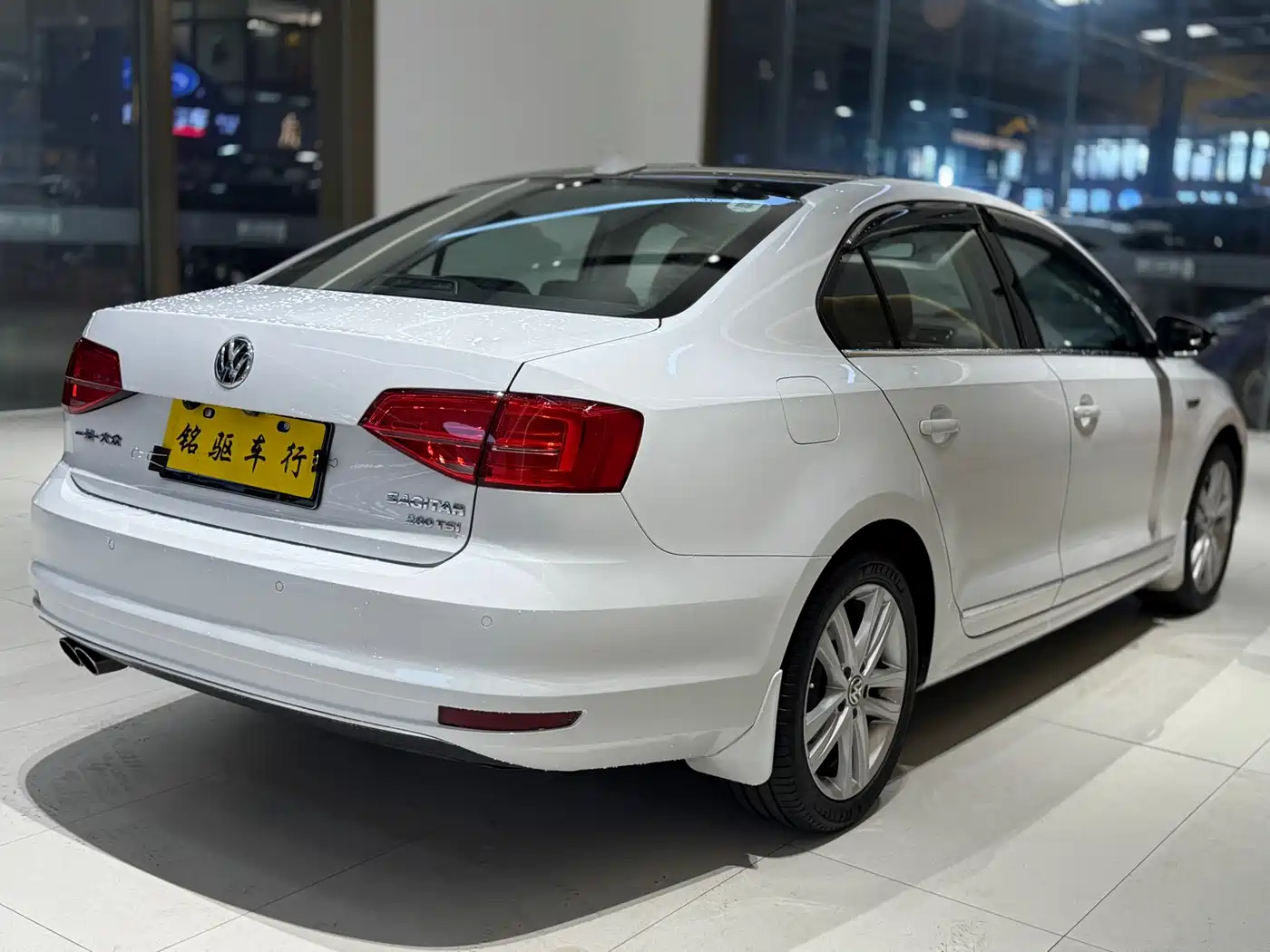 Volkswagen Sagitar 2018 280TSI DSG Luxury фото 7