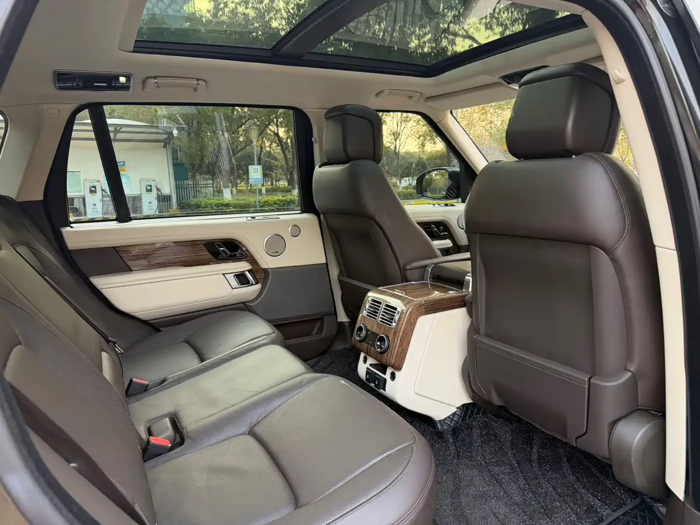 Land Rover Range Rover 2019 3.0 SC V6 Heritage Extended Edition фото 12