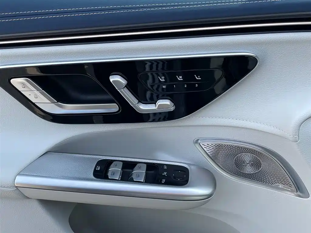 MERCEDES-BENZ EQE SUV