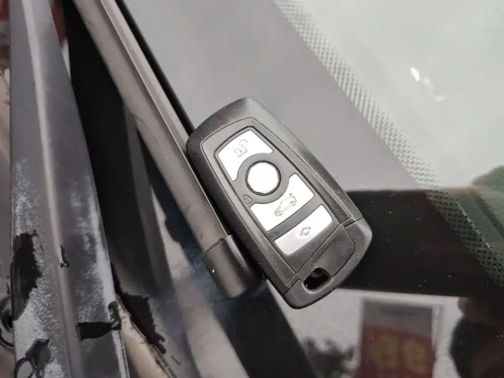 BMW 5 Series 2014 525Li Leading фото 9