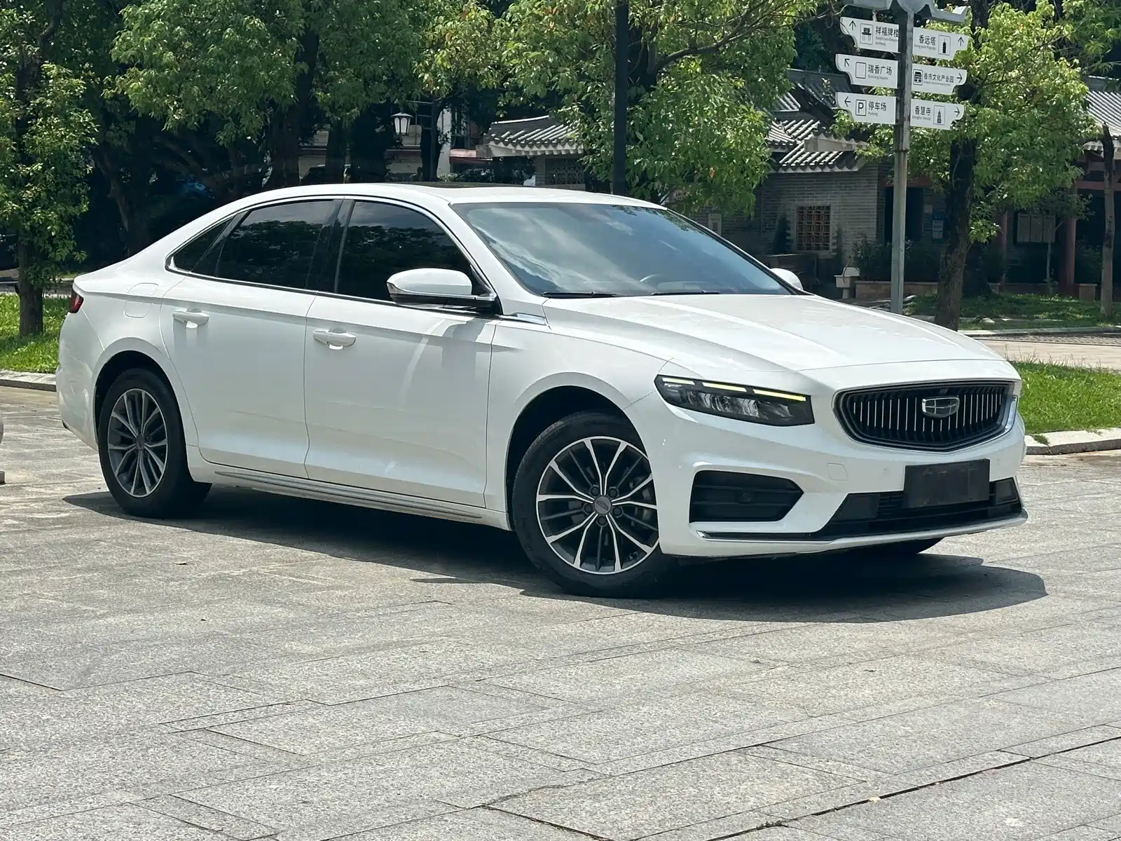 Фото 3 - Geely Preface