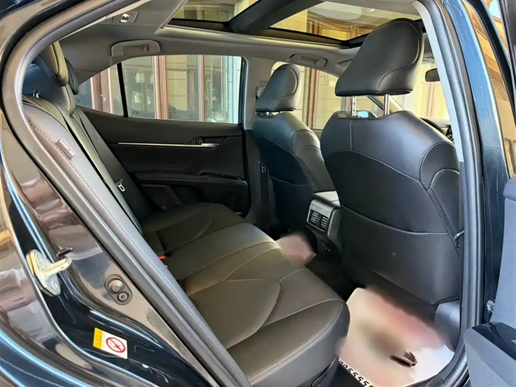 Toyota Camry 2018 Hybrid 2.5HG Luxury Edition фото 10