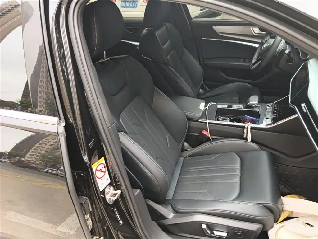 Audi A6L 2025 40 TFSI Luxury Sport фото 25