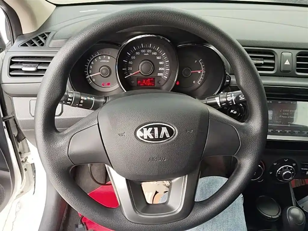 Kia K2 2012 Sedan 1.4L AT GLS Commemorative Edition фото 11