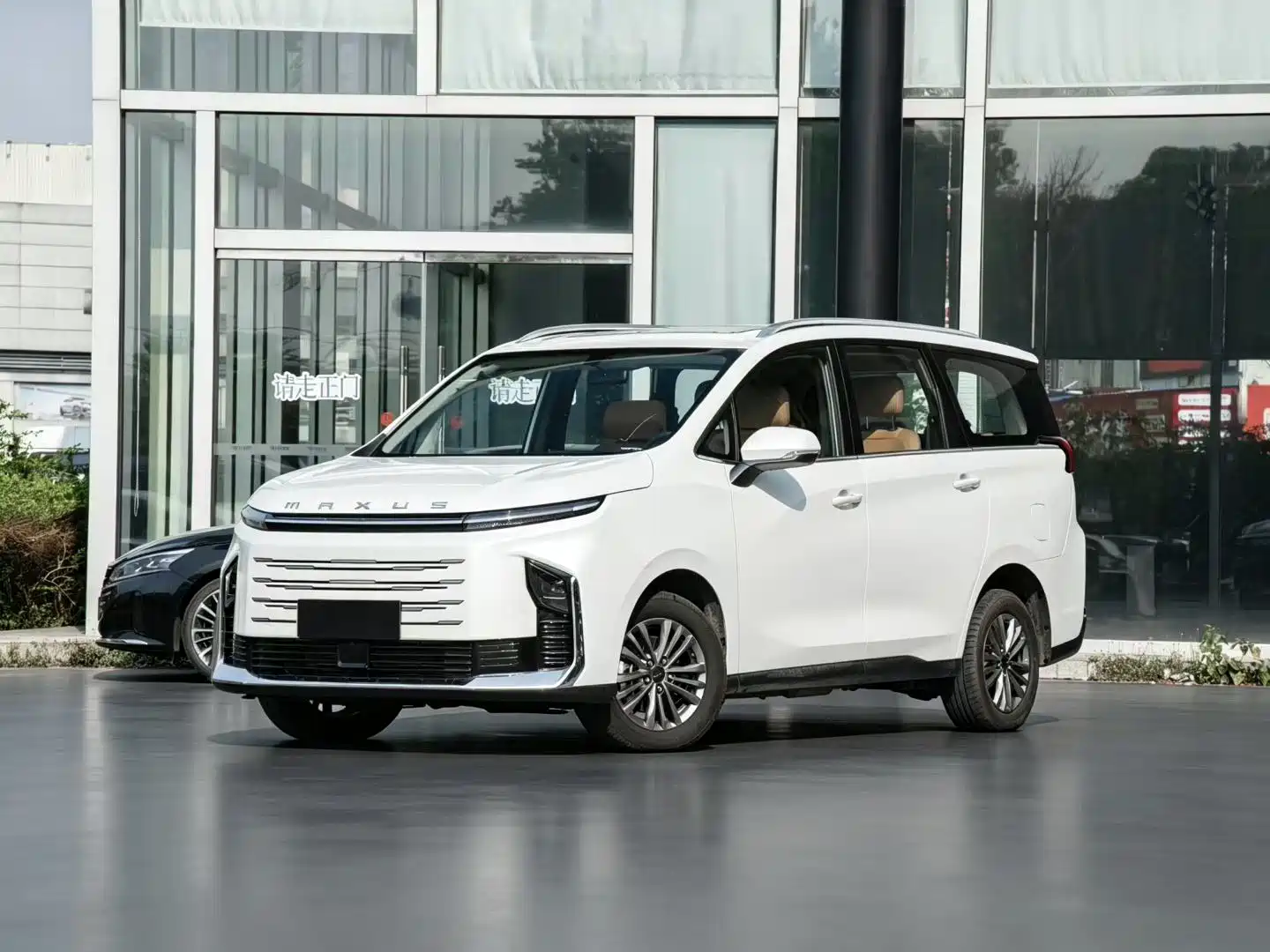 Фото 1 - Maxus Maxus G50 PHEV