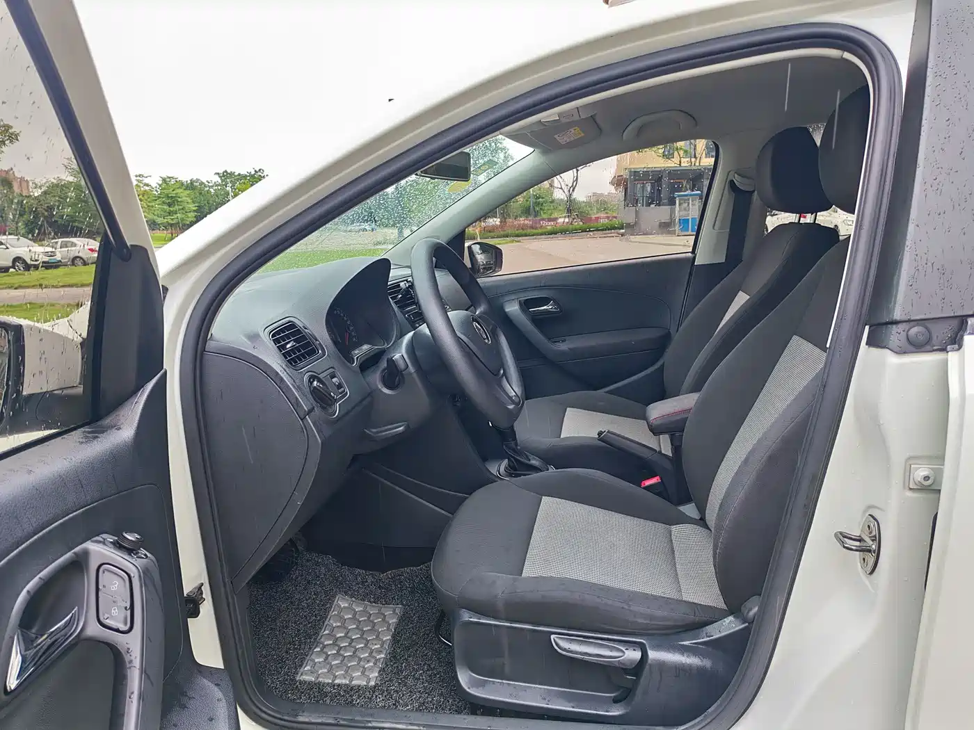 Volkswagen Polo 2018 1.5L Auto Safe Drive фото 4