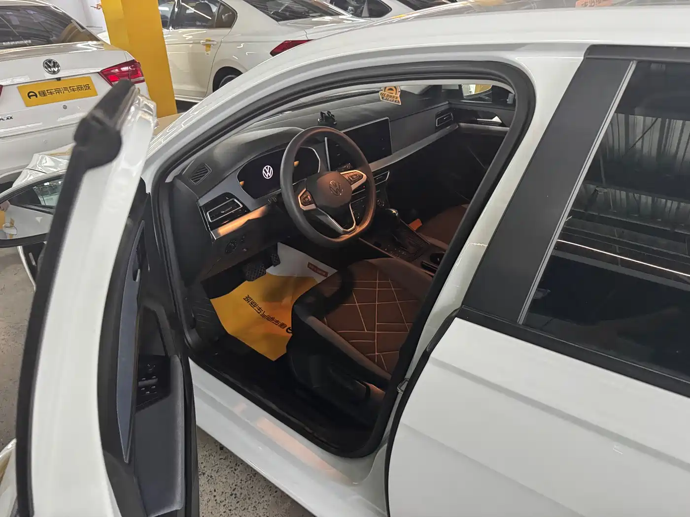 Volkswagen Lavida 2023 Facelift 1.5L Auto Comfort Edition фото 2