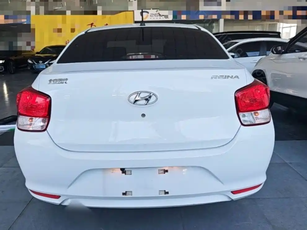 Photo 6 - Hyundai Verna