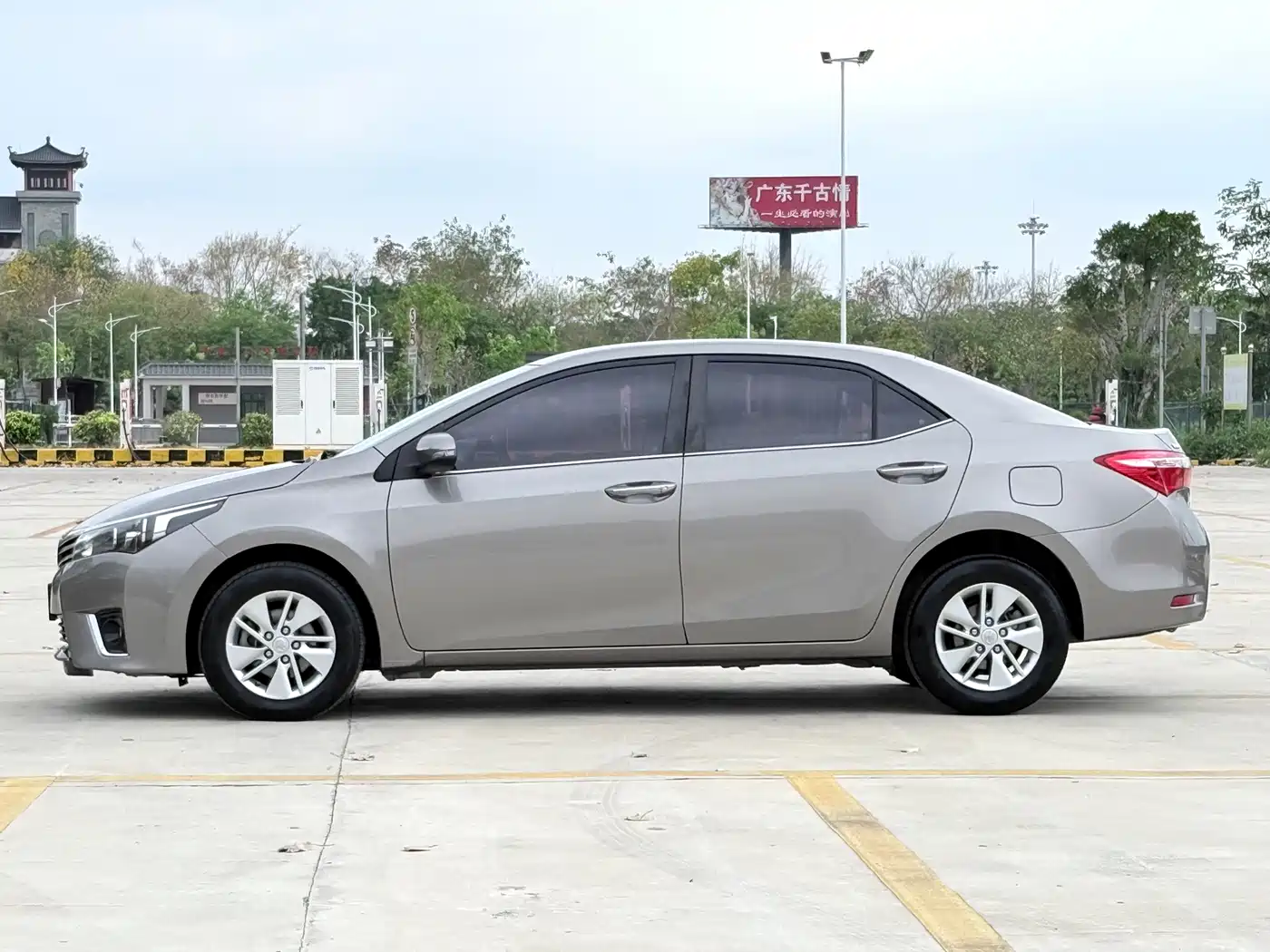 Toyota Corolla 2014 1.6L CVT GL фото 7