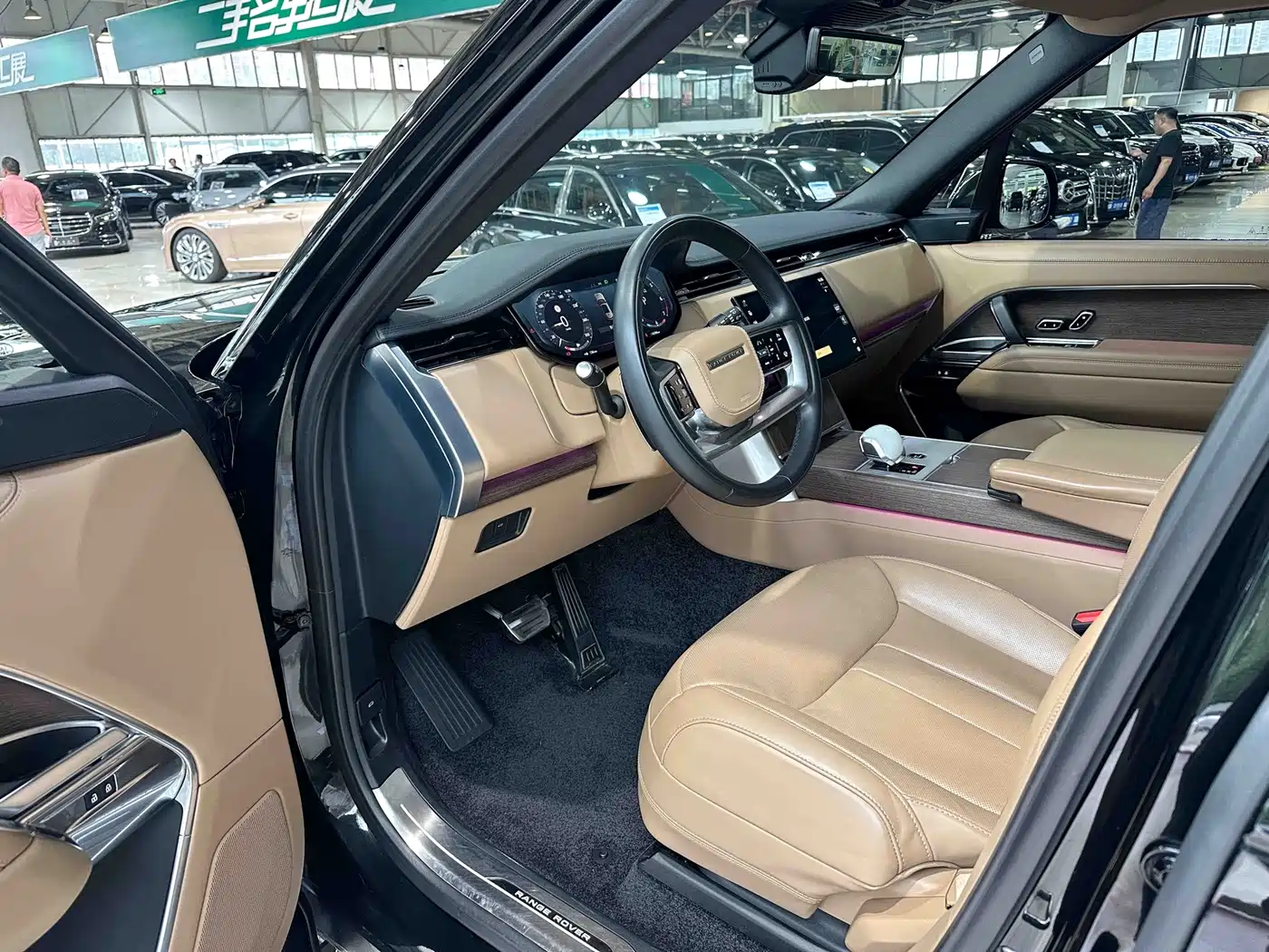 Land Rover Range Rover 2025 2025 3.0 L6 400PS Flourishing Era Extended Wheelbase