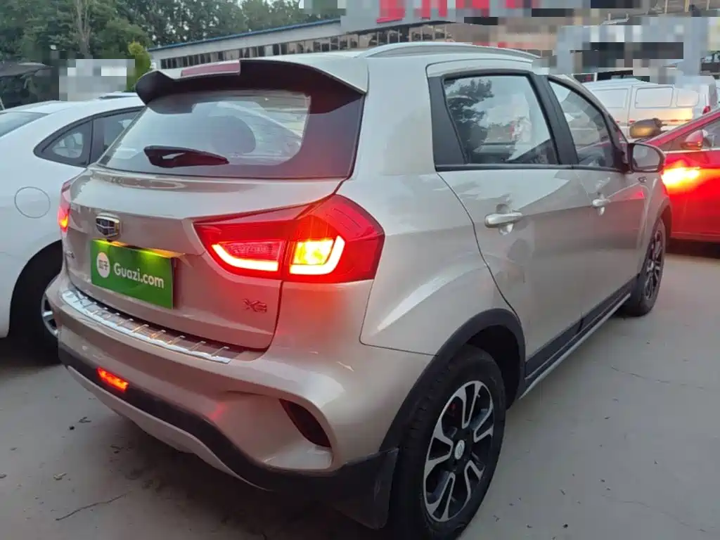 Фото 7 - Geely Vision X3