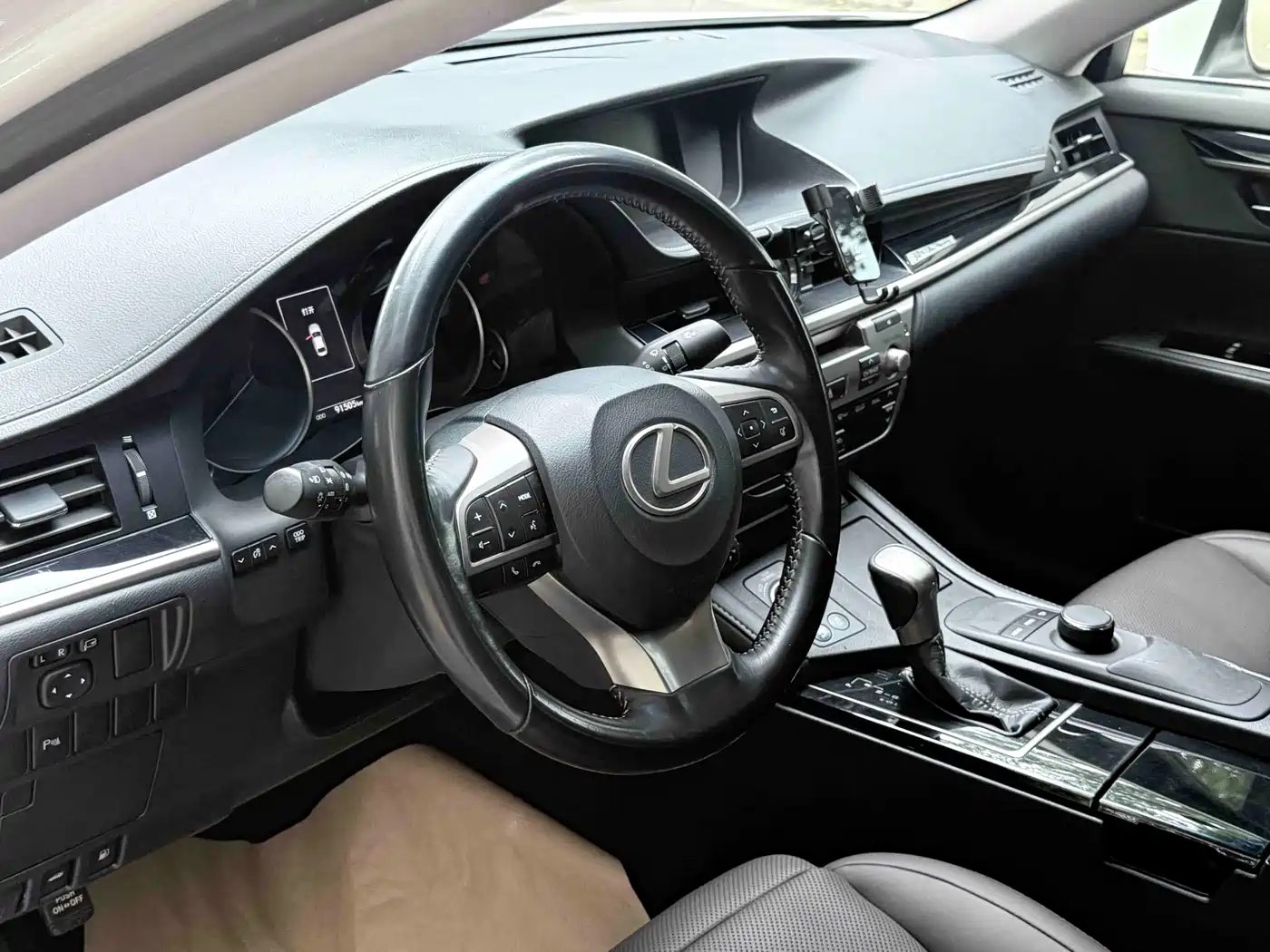 Lexus ES 2017 200 30th Anniversary Edition фото 6
