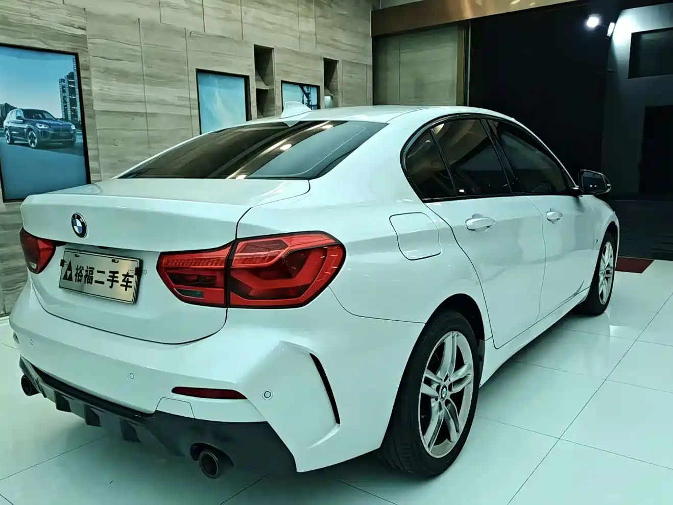 BMW 1 Series 2021 Facelift 120i M Sport Shadow Edition фото 16