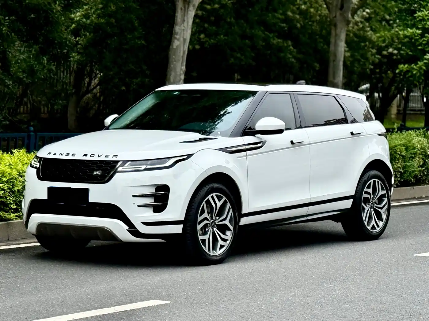 Land Rover Range Rover Evoque 2022 Range Rover Evoque L 249PS R-Dynamic Luxury Edition фото 2