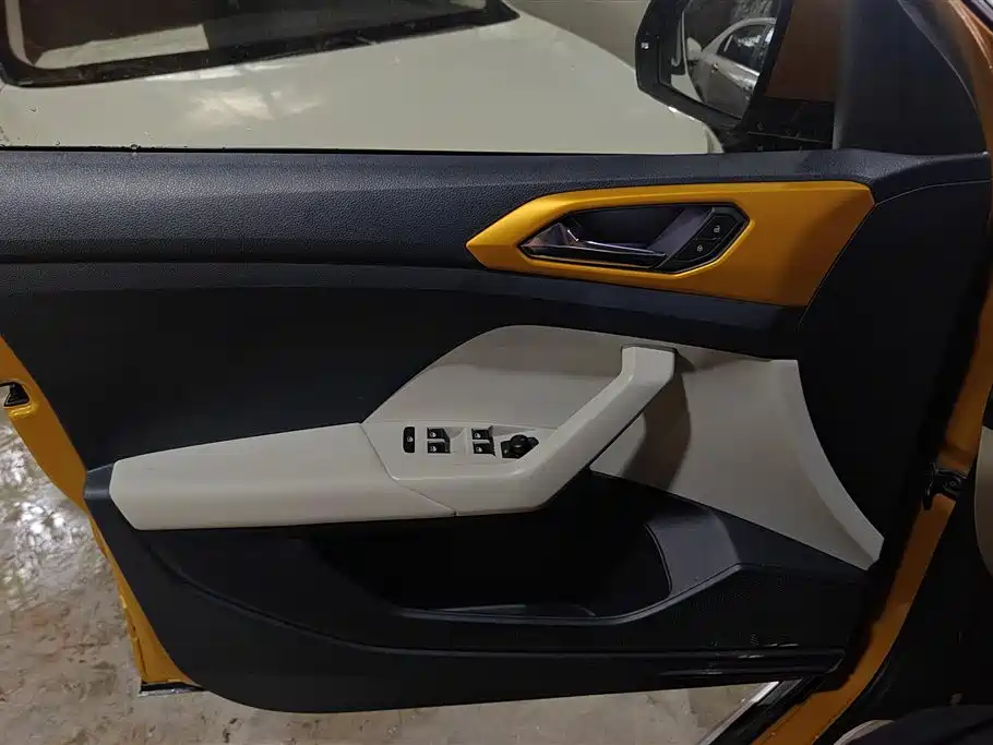 Volkswagen T-Cross 2019 1.5L Automatic Comfort Edition фото 7
