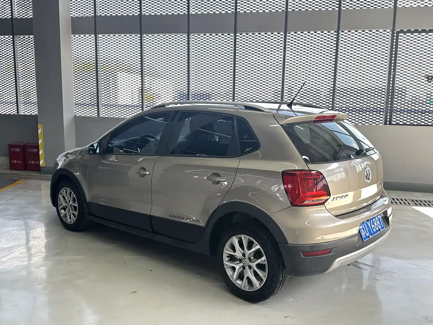 Volkswagen Polo 2014 1.6L Cross Polo Automatic фото 7