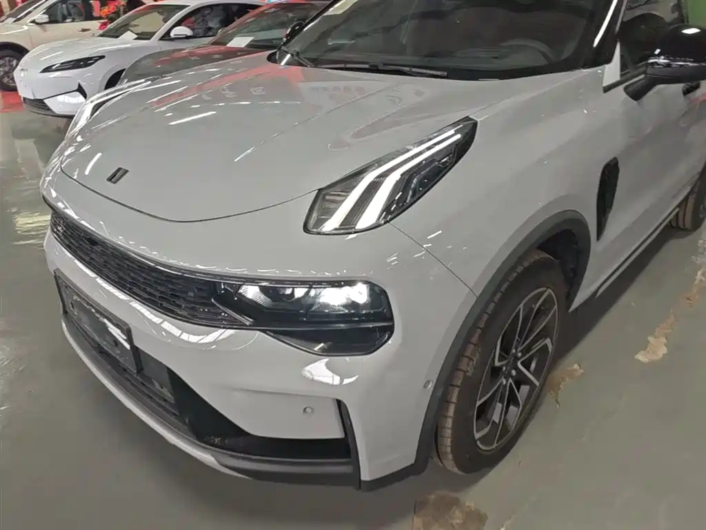 Lynk & Co 01 EM-P 2023 1.5TD EM-P Dawn Edition фото 24